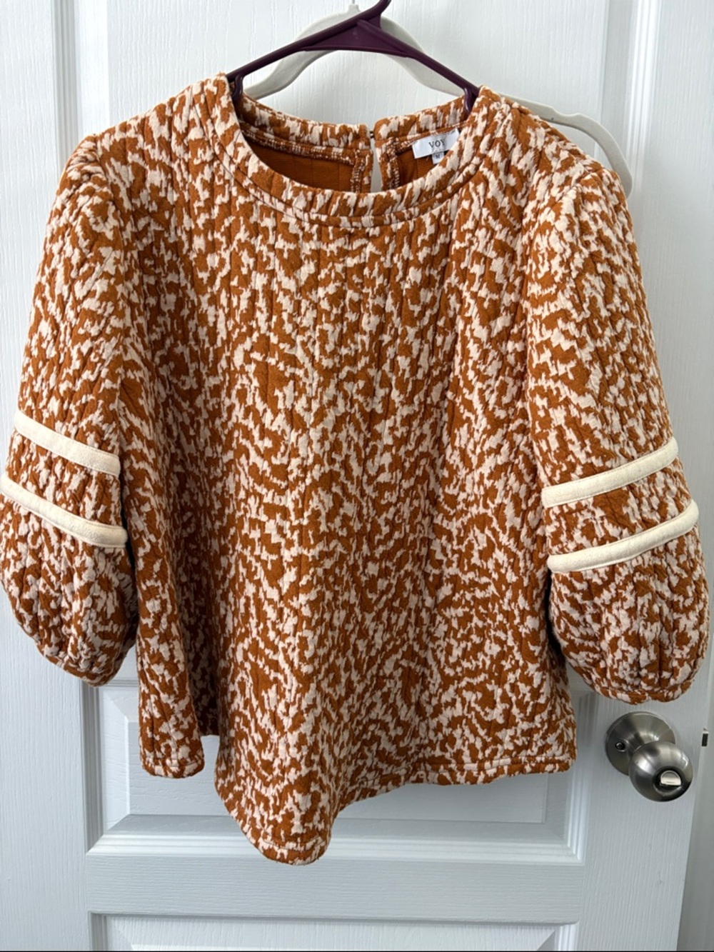 Voy Women's Burnt Orange & Cream Textured Puff-Sleeve Top